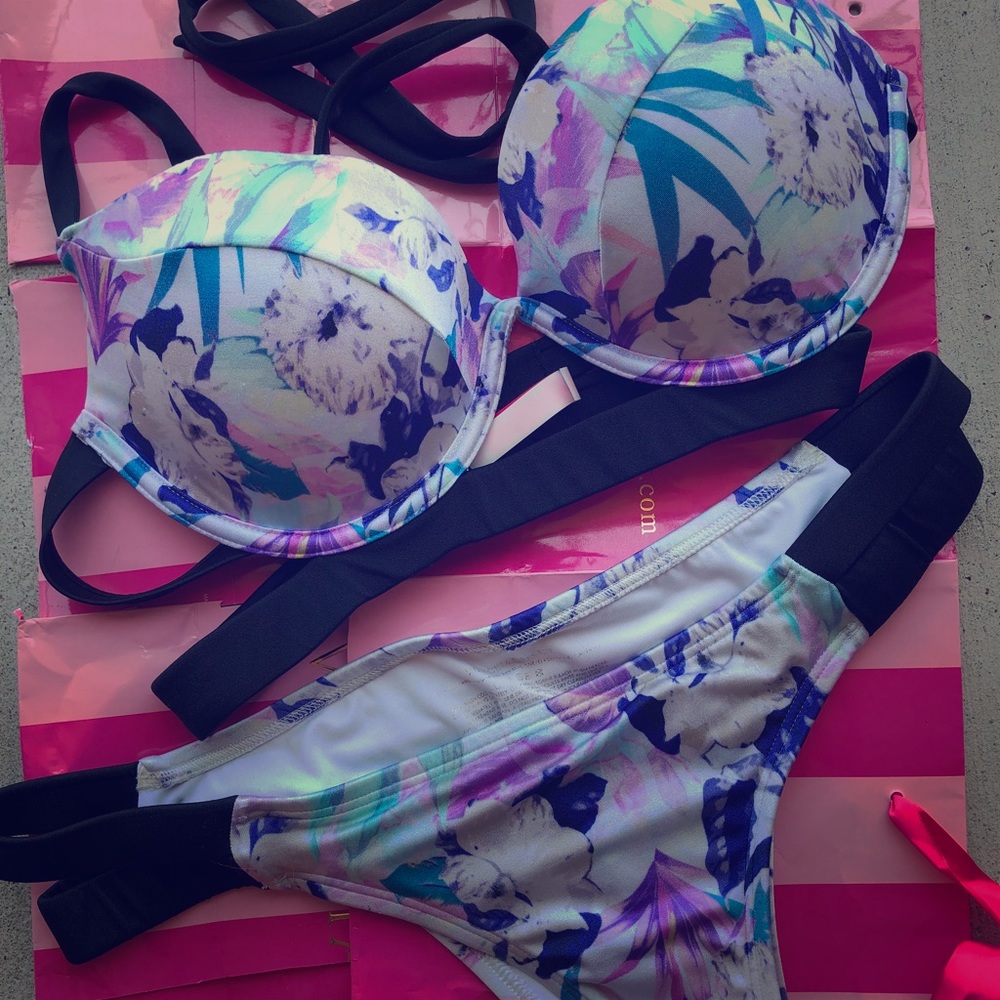 Victoria’s Secret bikini set